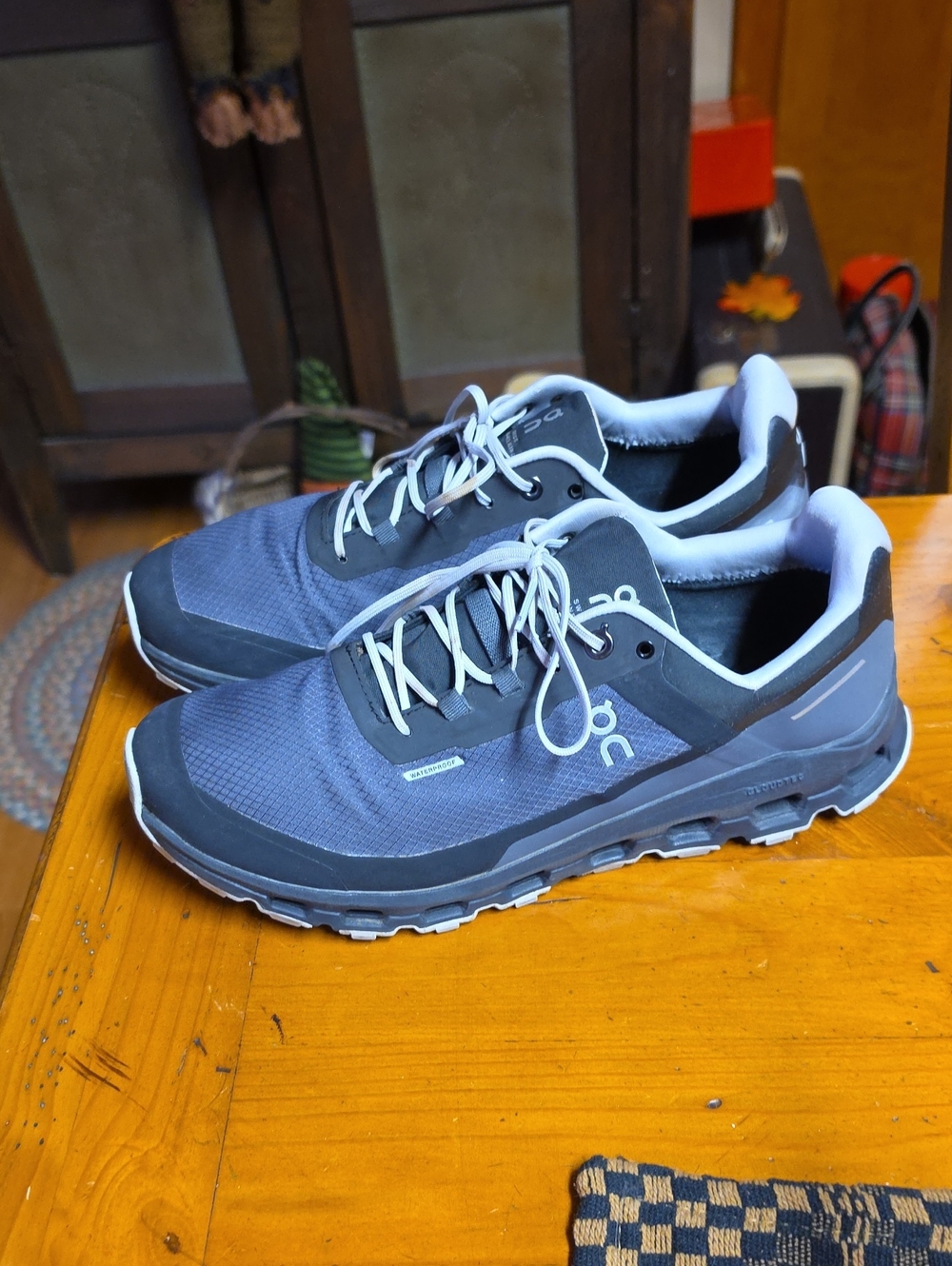 On Running Men's Cloudventure Waterproof Trail Shoes - Gray/Black